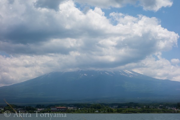 雲をかぶった富士山　2014年6月15日