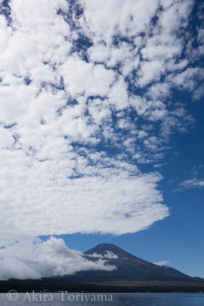 山中湖からの黒富士と雲1
