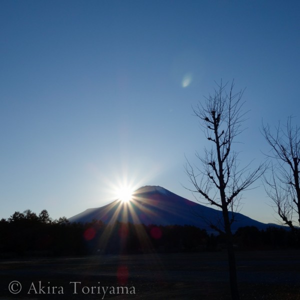 富士山に沈む太陽。　擬似ダイヤモンド富士。