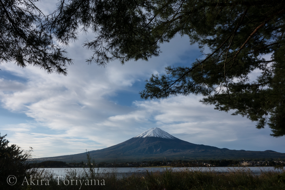 河口湖と富士山冠雪
